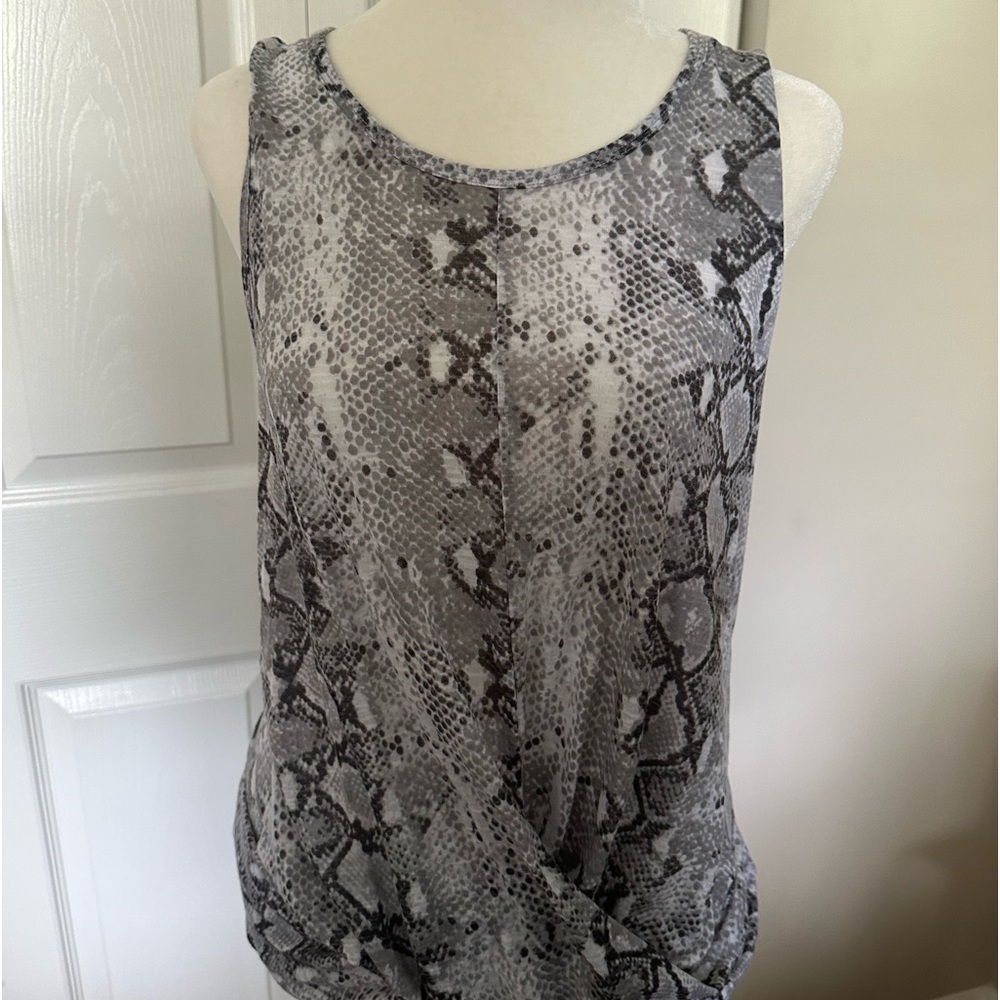 Women’s athletic top